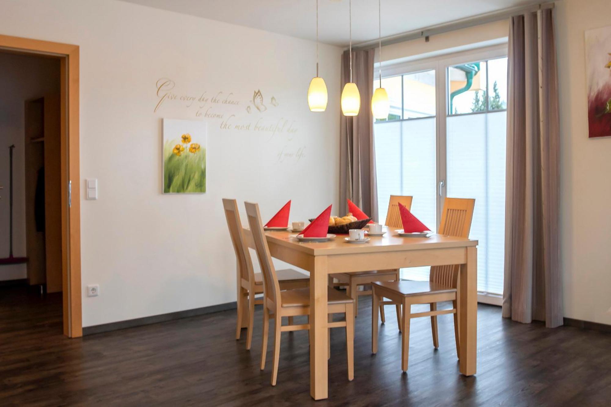 Charly Kahr And Family, Ski-in & Ski-out Apartment