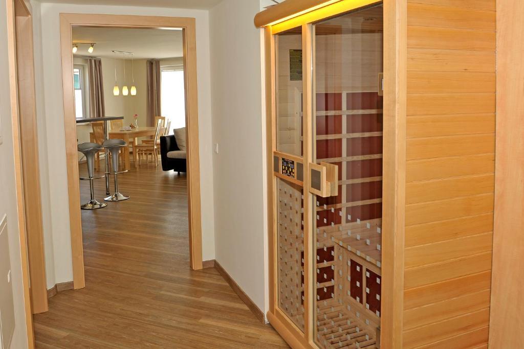 Charly Kahr Apartment *