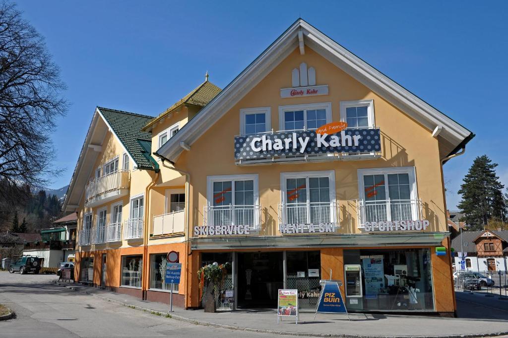 Charly Kahr And Family, Ski-in & Ski-out *