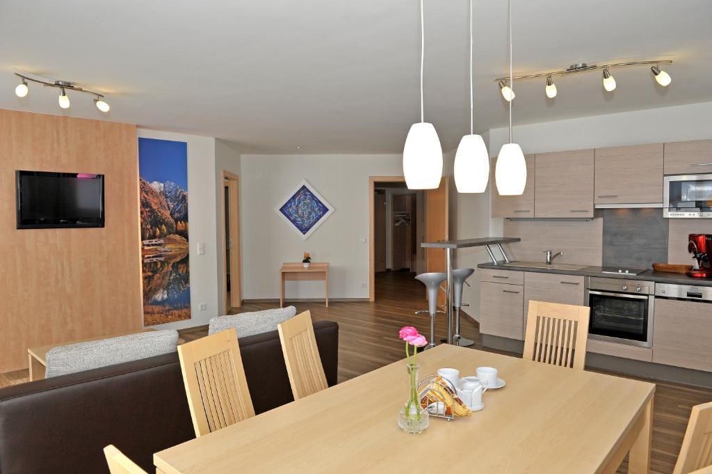 Charly Kahr Apartment
